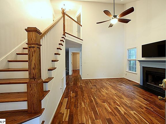 5th image of 909 Townes St