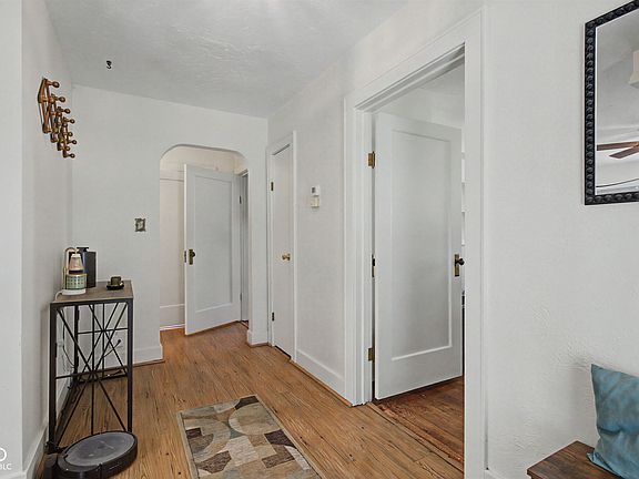 5th image of 609 W Broadway St