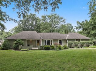 10500 Pawnee Ln, Leawood, KS 66206