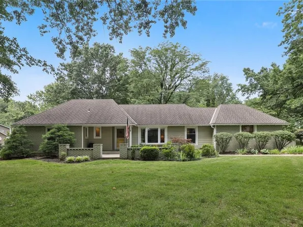 10500 Pawnee Ln, Leawood, KS 66206