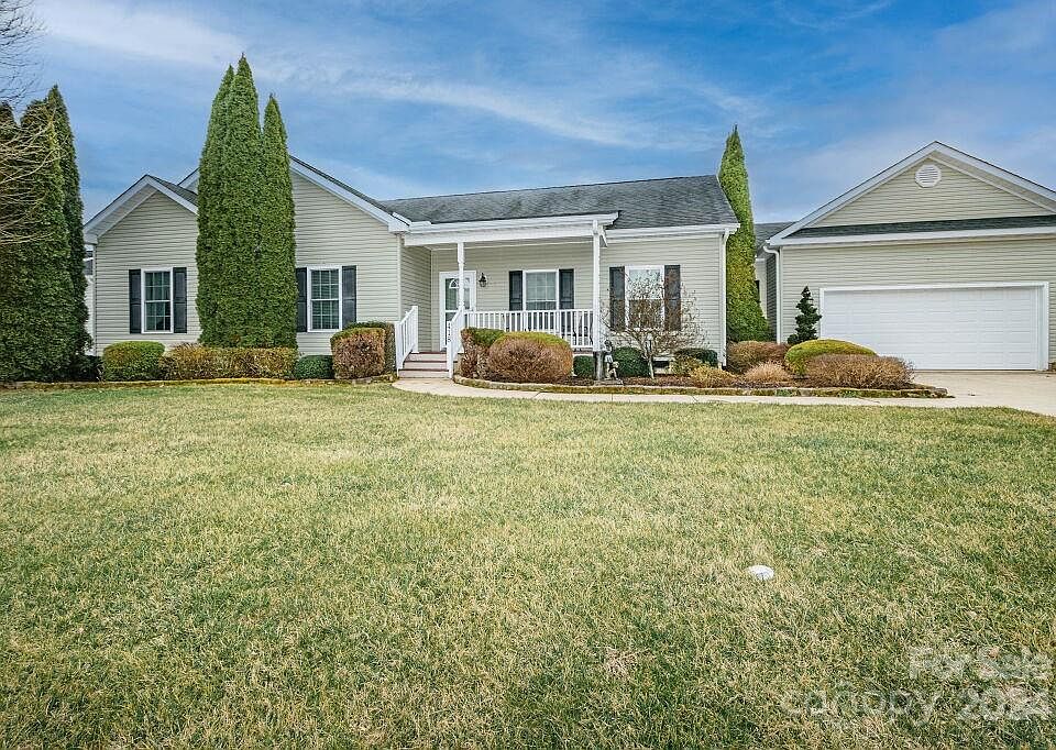 1st image of 418 Sassafras Dr