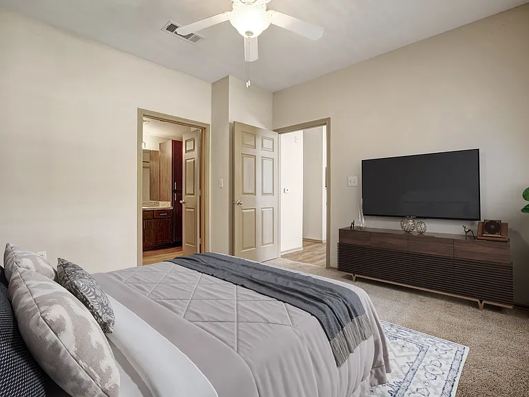 Elm Hollow Apartments — Photo 17