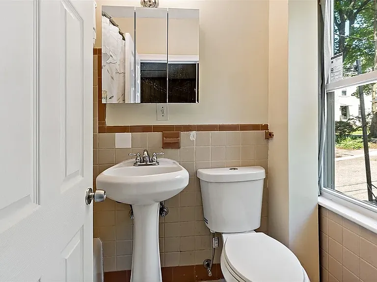 338 Elm St — Photo 5