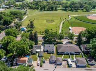 1030 Oak St N, Fargo, ND 58102