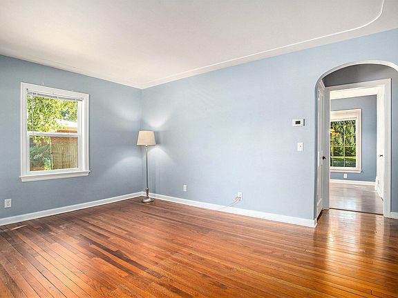 4th image of 3097 Margaret Ave