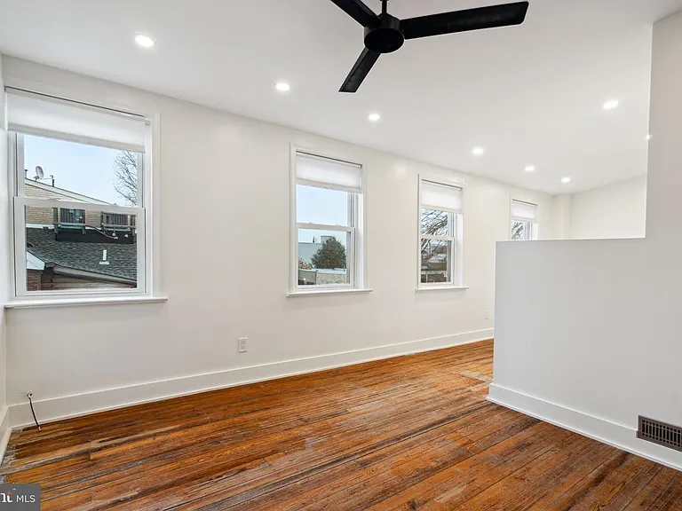 136 Carpenter St #C — Photo 24