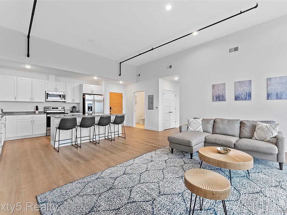 1st image of 166 Oak St #Penthouse 2