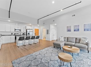 166 Oak St #PENTHOUSE 2, Wyandotte, MI