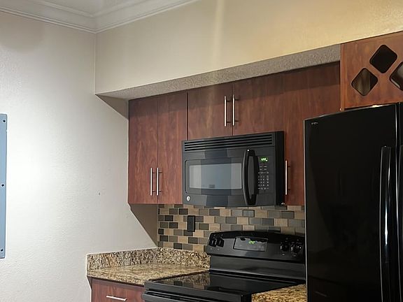 4th image of 231 SW 116th Ave #1