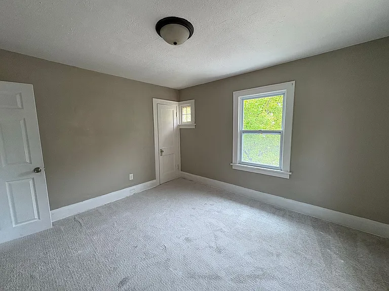 4224 Fairview Dr — Photo 10