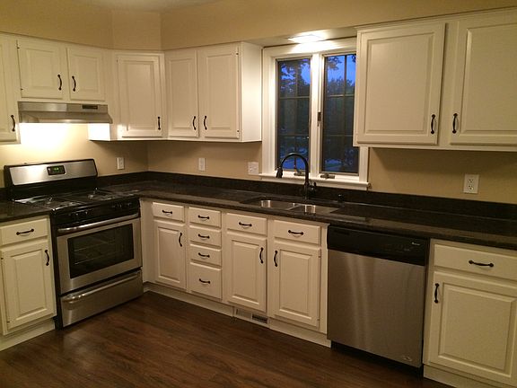 3rd image of 500 Woodbury Ct