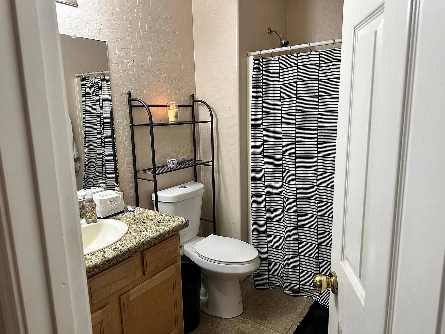 677 E Redondo Dr — Photo 4