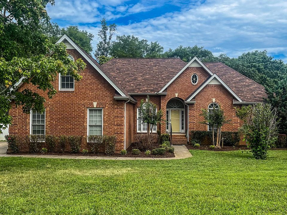 1st image of 301 Royal Glen Blvd