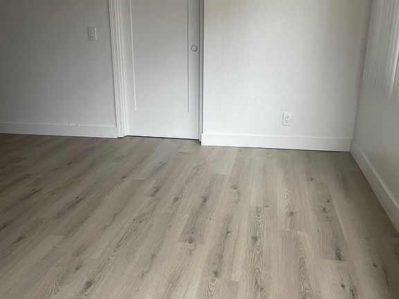 4th image of 15324 Vanowen St #4