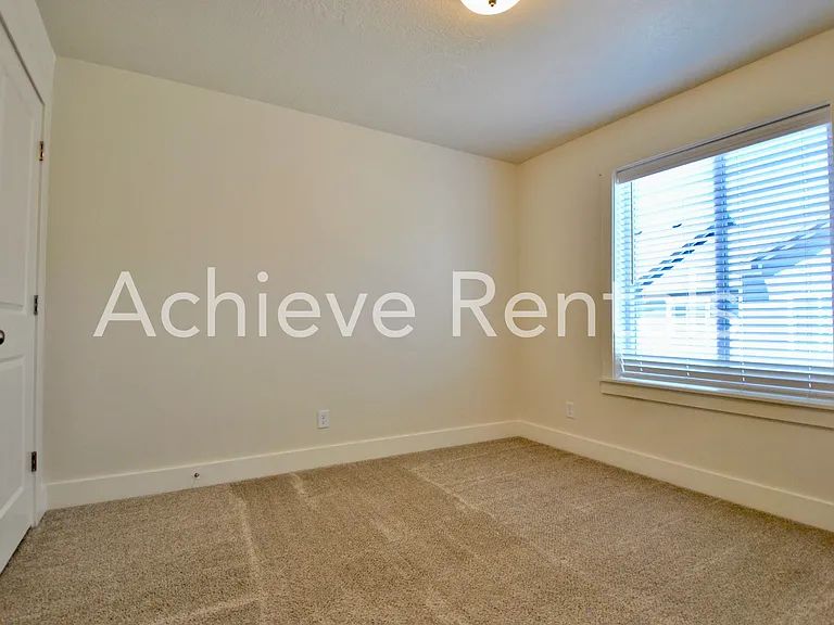 2038 N 380 E — Photo 10