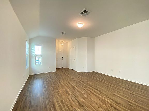 4th image of 320 Majestic Cedar Dr