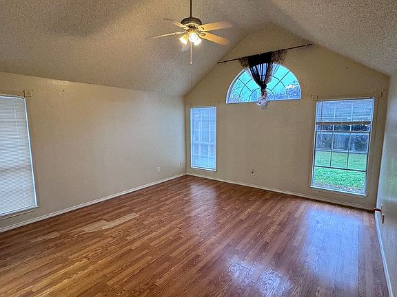 4th image of 4408 San Mateo Ln