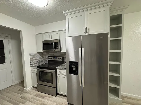 2209 Montclair Dr, Carrollton, TX 75007