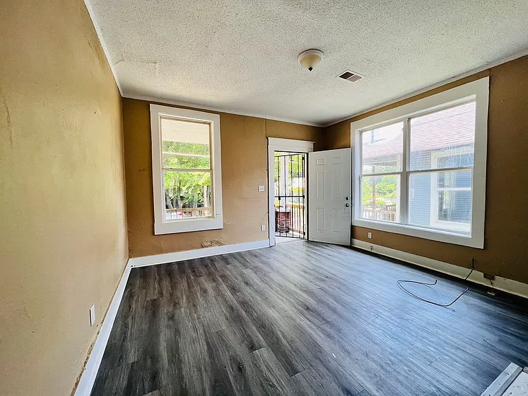 771 Saint Paul Ave — Photo 6