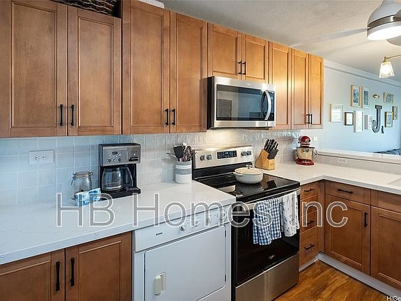 3rd image of 14 Aulike St Unit 404-1