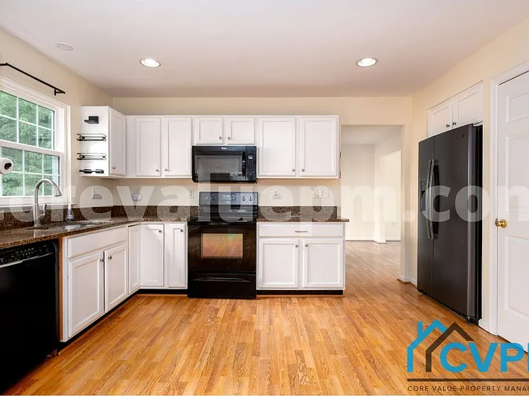 1321 Treasure Dr — Photo 11