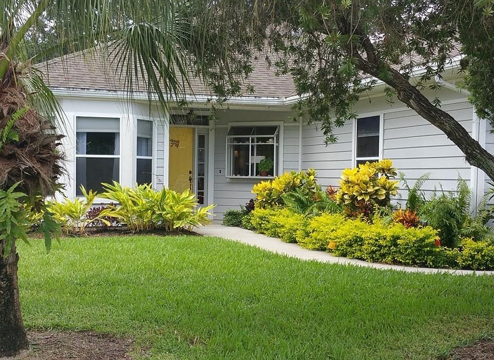 1st image of 455 Hawthorne Ln