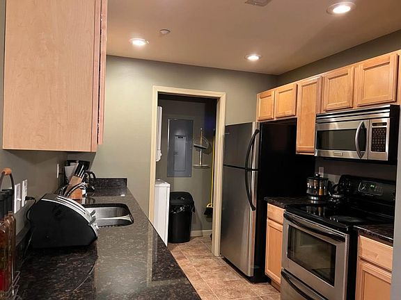 4th image of 1117 University Ave Suite 204