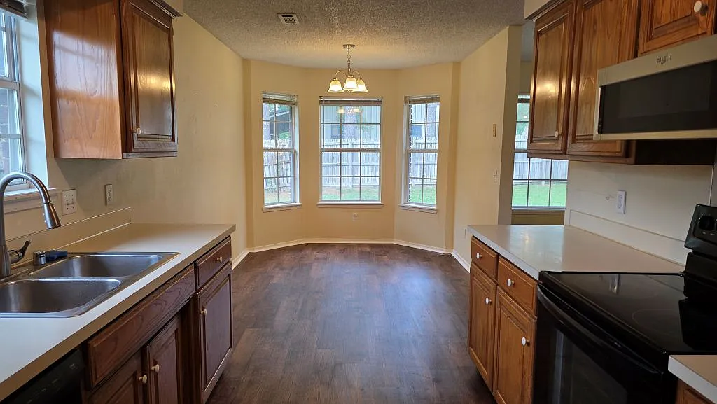 3 bed, 1400 sqft, $1,675 — Photo 4
