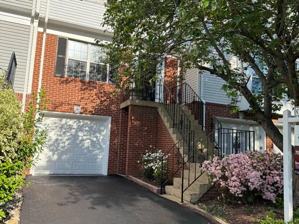 232 Finchingfield Ct, Sterling, VA 20165