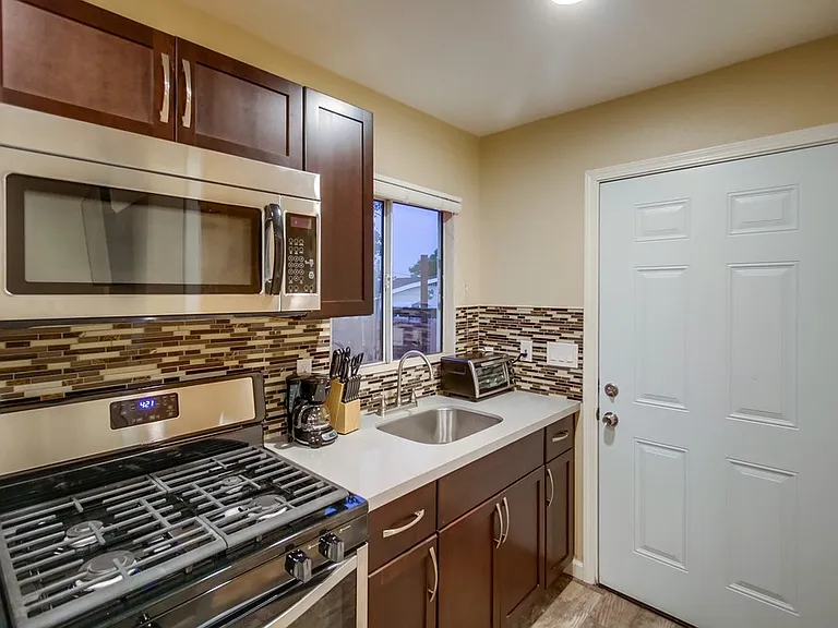 2489 J St — Photo 10