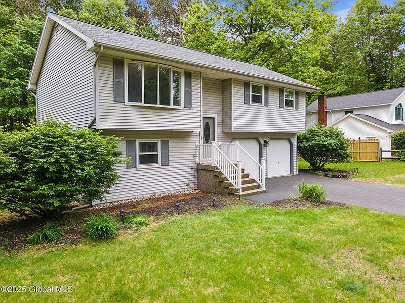 3rd image of 21 Wineberry Lane