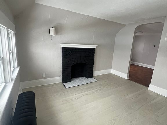 3rd image of 235 Wabash Ave