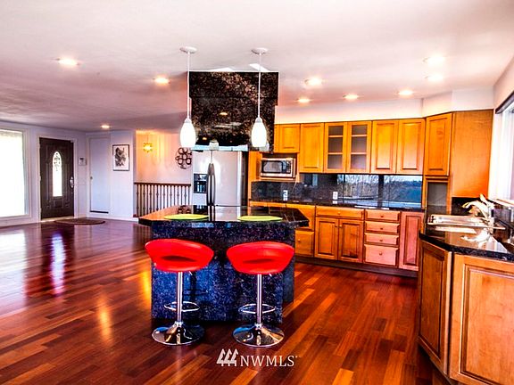 5th image of 4510 4512 Forster Place NE