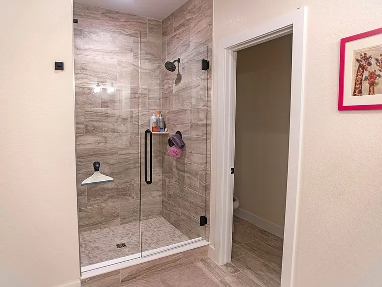 Second upstairs bathroom