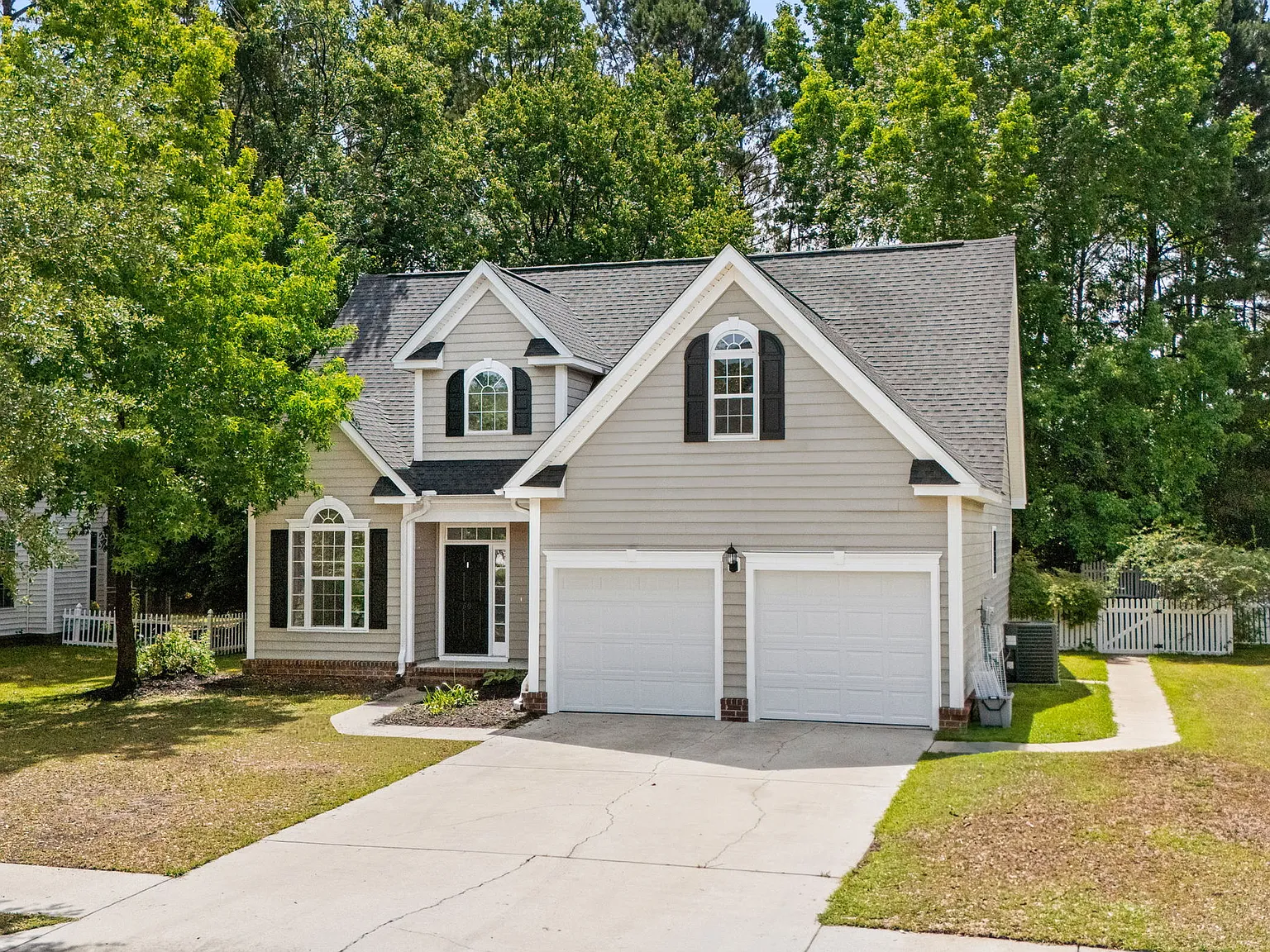 4 bed, 2100 sqft, $3,200 — Photo 3