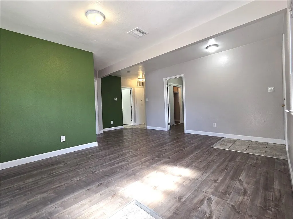 2 bed, 646 sqft, $2,700 — Photo 3