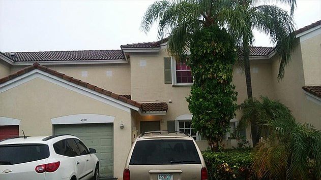 1st image of 4920 SW 32nd Ter