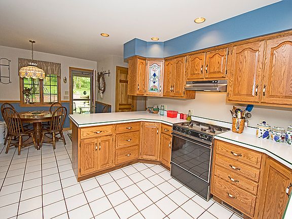 3rd image of 122 Woodhaven Dr