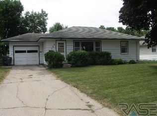 108 E Crawford St, Luverne, MN 56156