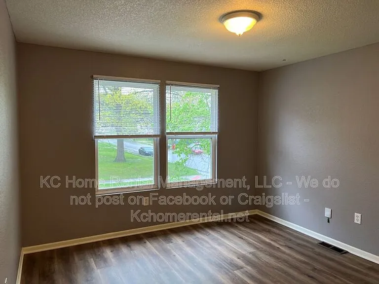 1003 S Hocker Ave — Photo 18