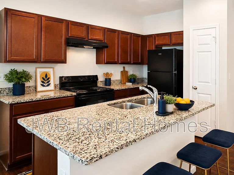 1282 Lake Shore Blvd — Photo 3