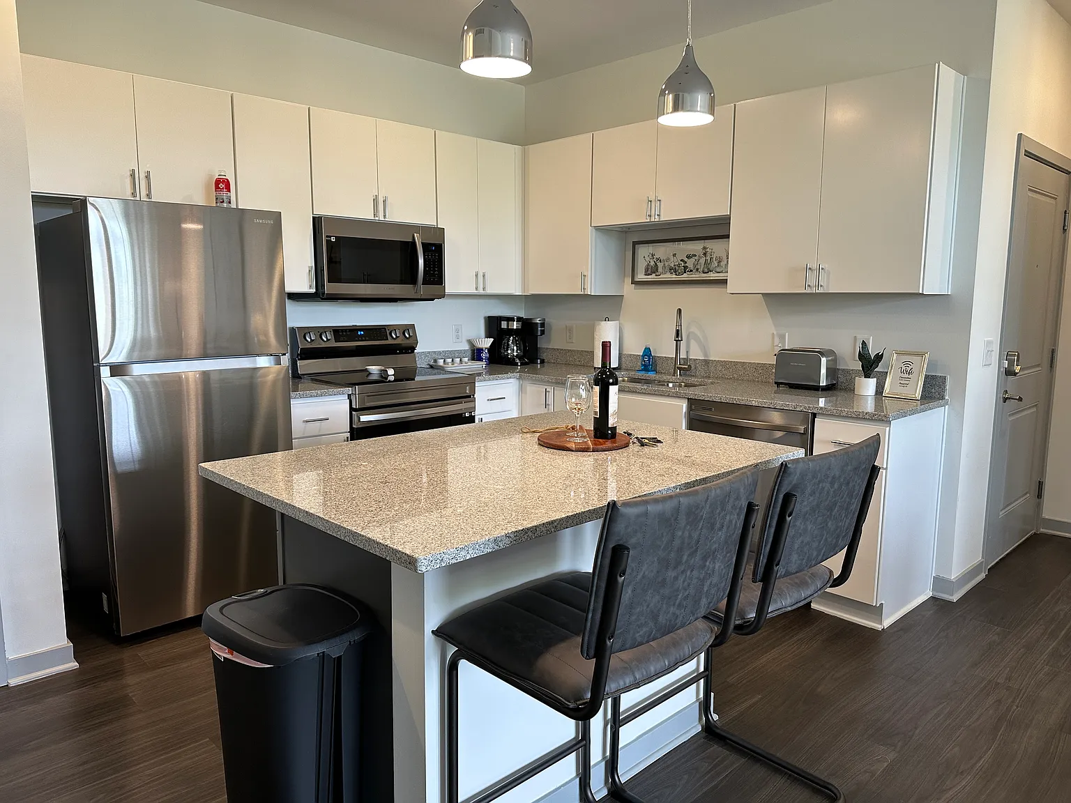 1 bed, $3,870 — Photo 4