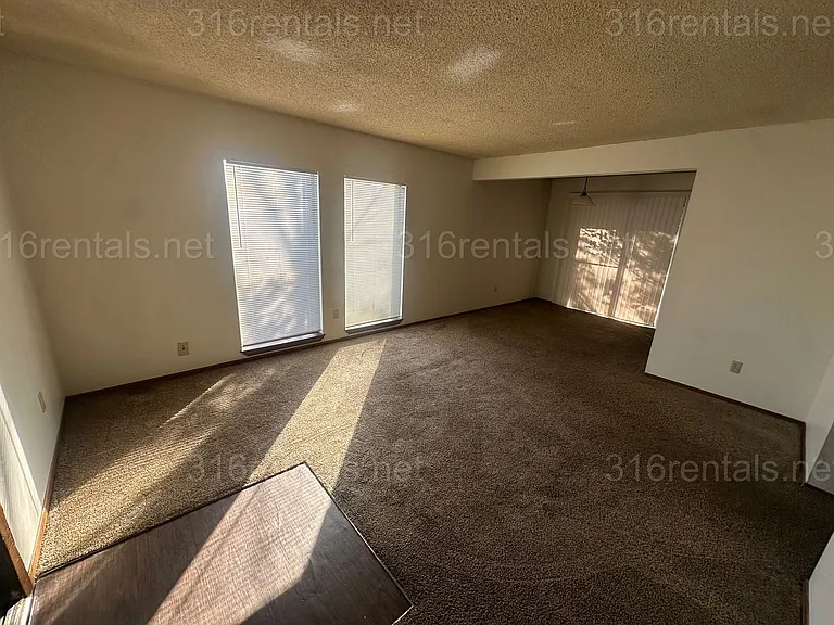 359 E Marion Ct — Photo 4