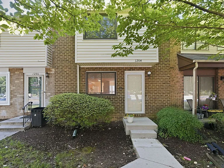 1204 Brethour Ct — Photo 1