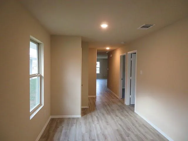 3 bed, 2.0 bath, 1300 sqft, $1,499 — Photo 3