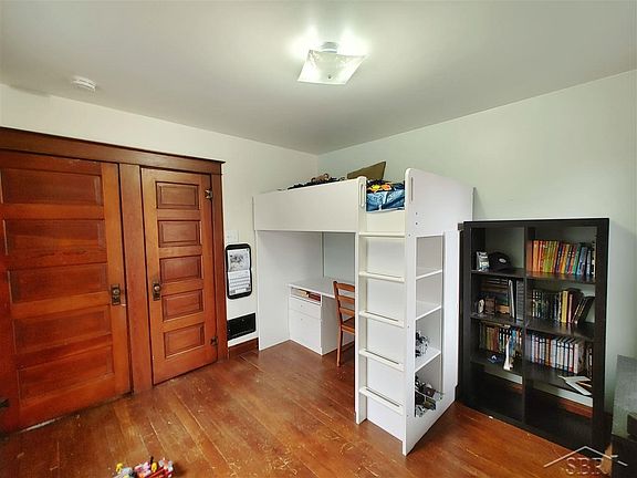 4th image of 148 S Charles St