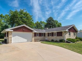 13728 W Honey Ln, New Berlin, WI 53151