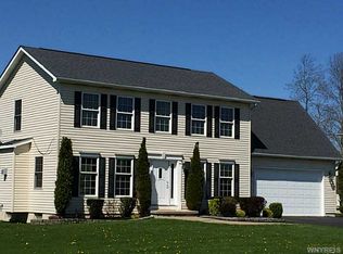 6509 Crestfield Ln, Lockport, NY 14094