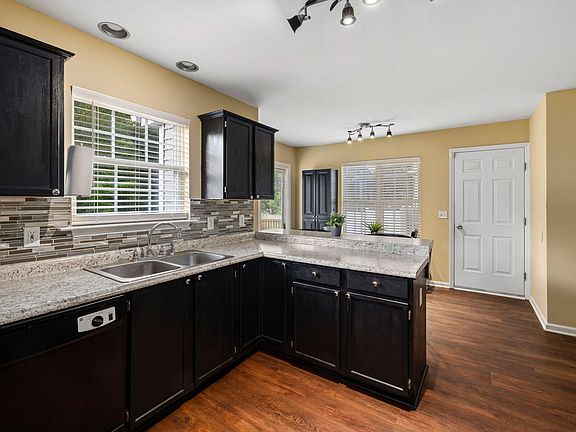 4th image of 208 Texanna Way