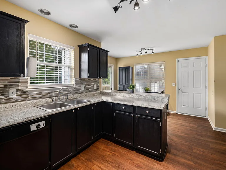 208 Texanna Way — Photo 4
